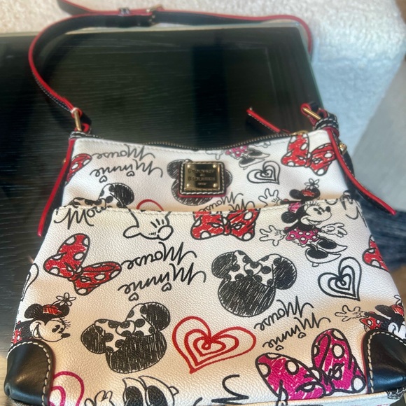 Disney Dooney & Bourke Minnie Mouse Bows and Hearts Crossbody Bag - Picture 10 of 10
